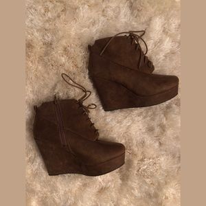 Comfy brown wedge booties